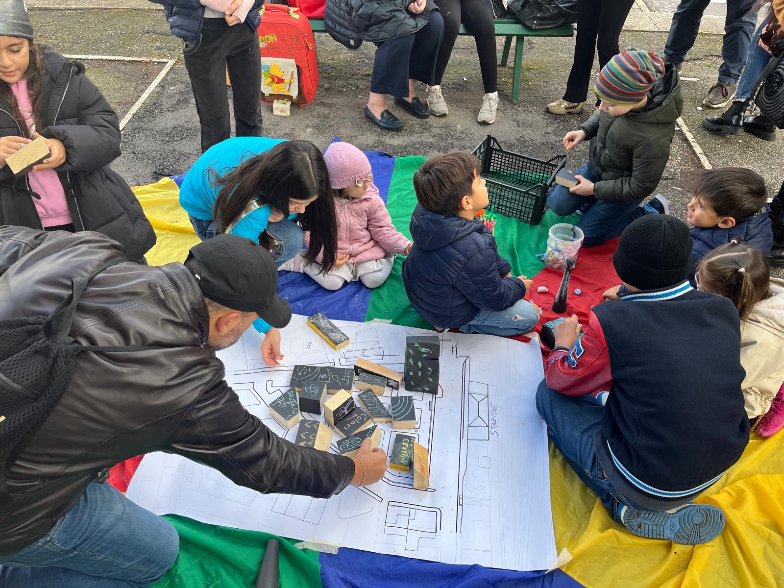 Piazza stazione a misura di bambino